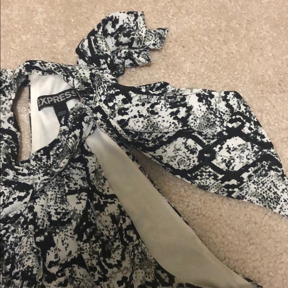 Express Tank Top with Neck Tie - Picture 3 of 4